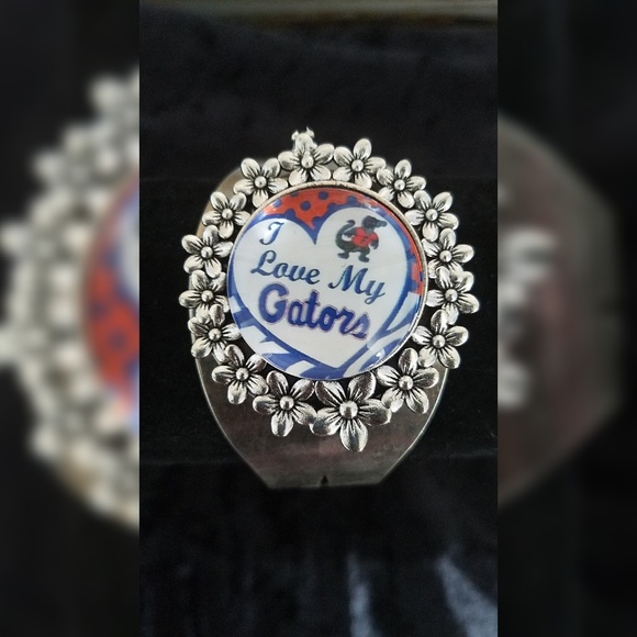 FLORIDA GATORS CUFF BRACELET - Picture 1 of 2